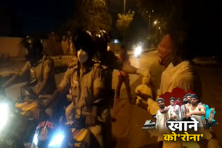 Police team started out on the streets at night distribute food among the needy people in lockdown.