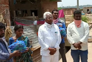 vegetables distribution to the poor people by merchants in bhadradri kothagudem illandu