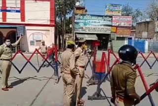 पुलिस ने लॉकडाउन का उल्लंघन कर रहे लोगों पर की कार्रवाई.