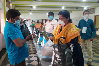 Delivery of essentials kit by MLA Rupali Naik