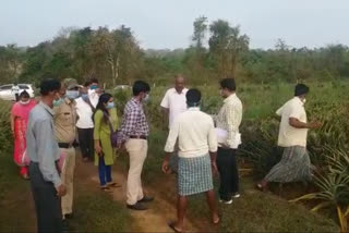 DC Shivakumar visite farmers land