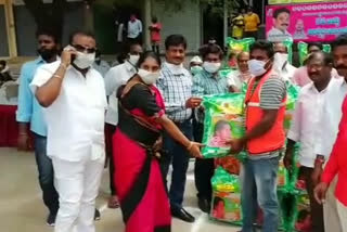 rice bags distribution to the municipal employees by councilor in yadadribuvanagiri