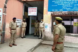 police-force-deployed-in-bijnor-after-misbehave-of-jamatis-in-quarantine-ward-with-nursing-staff