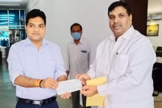 Social worker Rajesh Pathak donated Rs 2 lakh 51 thousand