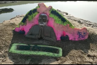 sand artist made sand art of pm modi apealing for lighting candles in patna