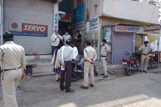 The strict action of the administration sealed many shops.