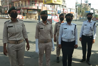 patna police works hard during lockdown to help people