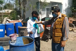 Sanitizing the city, giving sanitizer free in khargone