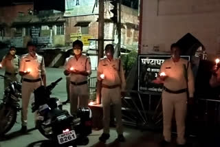 police lighted lamp on pm appeal