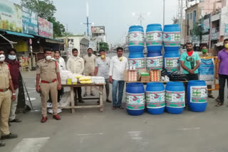 Rajasthan merchants handed out masks to the anakapalli  police