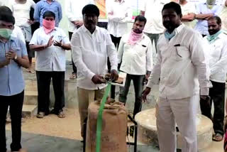 narsampeta mla peddi Sudarshan Reddy opened maize buying centers