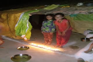 Lighted the courtyard with lamps