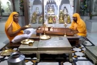 mahavir-jayanti-was-celebrated-with-the-closing-of-jain-temple-in-amravati