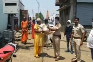 Jalana Police donate food for poor peoples