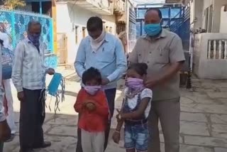 Youth are distributing masks in rural areas