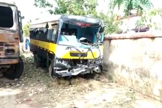 court-van-accident-in-dharmashala