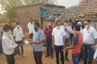 sohagpur-mla-distributed-masks-after-reaching-villages