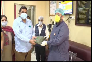 MLA Aseem Goyal handed over 50 PPE kit to doctors in ambala