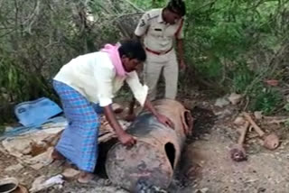 police raides on liquor shopes and making centers at guntur ,cadapa,vizianagaram dsts