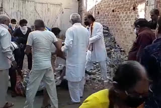 despite of lockdown devotees were worshiping in temple