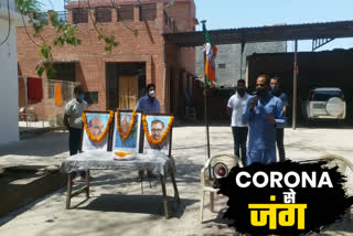 40th foundation day of BJP, MP Ramesh Bidhuri hoisted the party at home due to coronavirus.