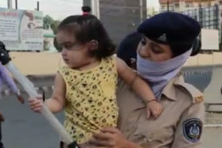 Coronavirus Lockdown: Woman constable carries 14 month old to duty