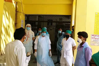 Quarantined home guard  UP Police  UP health department  Sultanpur  Coronavirus scare  Corona in UP  Covid-19 in UP  quarantined homeguard to join duty  ഉത്തർപ്രദേശ് പൊലീസ്  ലഖ്‌നൗ കൊവിഡ്  ഗാർഹിക നിരീക്ഷണത്തിലെ ഹോം ഗാർഡ്  ഹോം ഗാർഡിനോട് ജോലിയിൽ പ്രവേശിക്കാൻ ആവശ്യപ്പെട്ടു  സുൽത്താൻപൂർ പോലീസ്  കൊവിഡ് ഉത്തർപ്രദേശ്  luknow