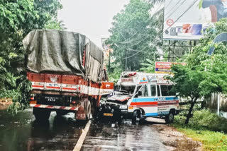 തലശ്ശേരി ഈസ്റ്റ് വെള്ളായി ആംബുലൻസ് തലശ്ശേരി കോണോര്‍ വയല്‍ ക്രിക്കറ്റ് സ്റ്റേഡിയം കോഴിക്കോട് മെഡിക്കൽ കൊളേജ് Thalassery Patient dies ambulance