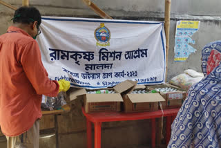 Malda Ramkishna Mission distribute food in red light area