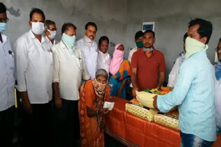 bhadradri-thermal-power-station-contractors-distribute-food-items-at-sambaiahgudem-village-bhadradri-kothagudem-district