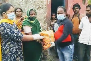 Distributing groceries