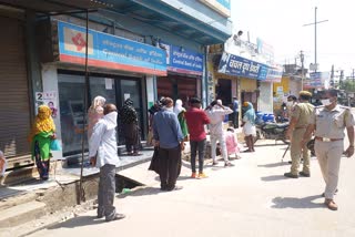 crowd in Bundi banks, लॉकडाउन की धज्जियां उड़ी