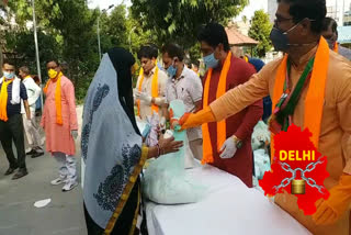 BJP leader Rajesh Gehlot distributed ration to needy people in Matiala delhi lockdown