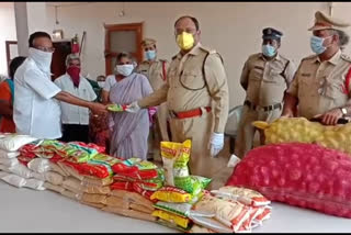 police donate daily needs to old age home at anaparthi east godavari district