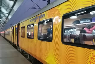 tejas and kashi mahakal express suspended till 30th april 2020 due to coronavirus