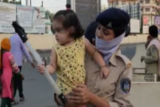 Coronavirus Lockdown: Woman constable carries 14 month old to duty