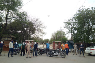 ड्रोन कैमरे से लोगों पर नजर, People look at drone cameras