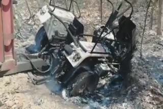 building-materials-burned-with-7-vehicles-by-naxalite-in-gadchiroli