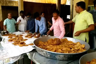 Lions club is making food for the poor