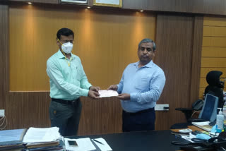 covai collector given one lakh cheque for chief minister relief fund due to corona virus