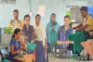 Women made masks and distributed for free