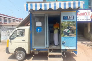 people-appreciate-mobile-atm-in-nagai