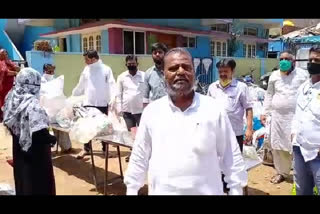 Altaf Kittura distributed food kit to the poor