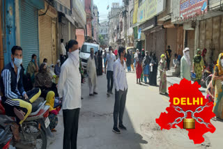 During the lockdown, the crowd of money withdrawn from the bank is everywhere.