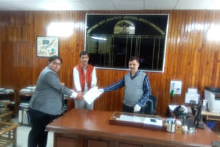 Career Point University Hamirpur gave 2 lakh rupees in CM Relief Fund, करियर प्वाइंट विश्वविद्यालय हमीरपुर ने सीएम रिलीफ फंड में दिए 2 लाख रूपये