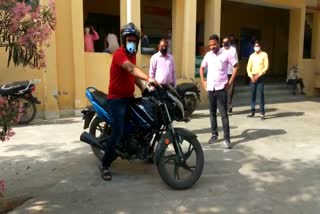 adm rakesh kumar singh inspected markets during lockdown