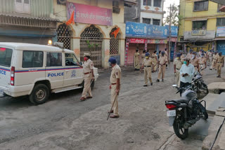 अत्यावश्यक वस्तू खरेदीसाठी  वाहनांचा वापर करु नका