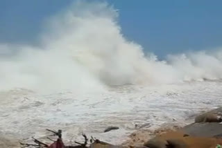 heavy sea waves  കടല്‍ക്ഷോഭം  തെക്കേ തീരദേശമേഖല കടല്‍ക്ഷോഭം  പൊഴിയൂർ കടല്‍ക്ഷോഭം  അടിമലതുറ കടല്‍ക്ഷോഭം  പൊഴി  കോവളം എംഎൽഎ എം.വിന്‍സന്‍റ്‌  എംപി ഇന്നസെന്‍റ്