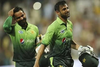 shoaib malik hits back at ramiz raja of he should retire with mohammad hafeez