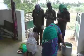 Govt officer who made puja to sanitary workers